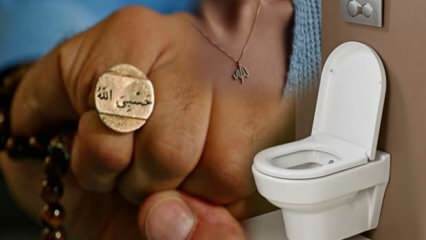 Kann man mit dem Amulett und der Kette namens Allah die Toilette betreten? Betreten der Toilette mit einem Vers und einer Gebetsinschrift.