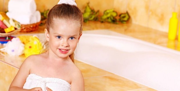 Wie sollen Kinder ein Bad nehmen?