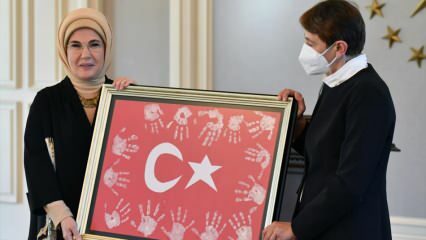 First Lady Erdoğan hat sich mit Lehrern getroffen!