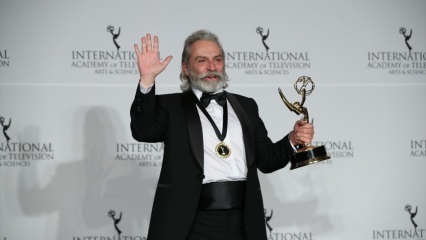  Der Emmy-preisgekrönte Schauspieler Haluk Bilginer ist weiterhin stolz! 