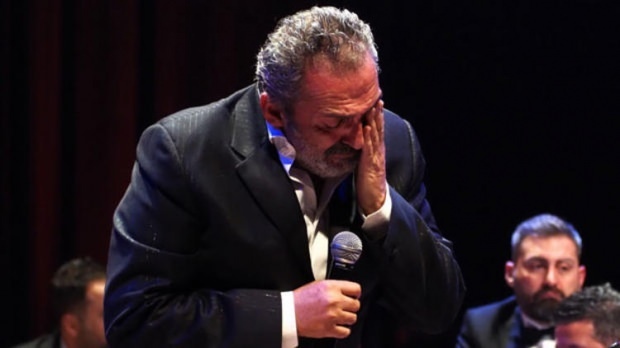 Yavuz Bingöl konnte seine Tränen auf der Bühne nicht kontrollieren