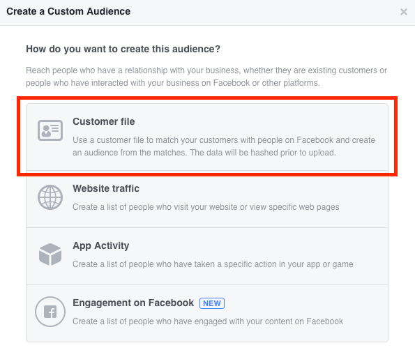 Wählen Sie "Kundendatei", wenn Sie eine benutzerdefinierte Facebook-E-Mail-Zielgruppe erstellen.