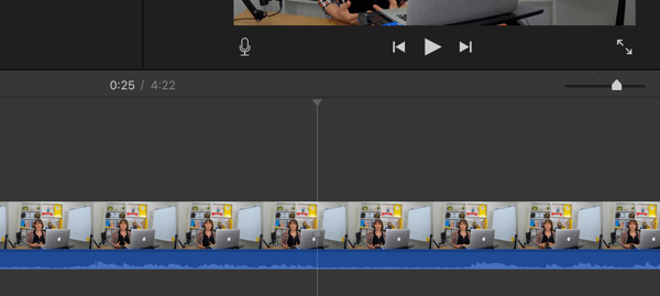 Wenn Sie Ihr Video in Segmente aufteilen, suchen Sie die Stellen, an denen sich das Audio in eine flache Linie verwandelt.