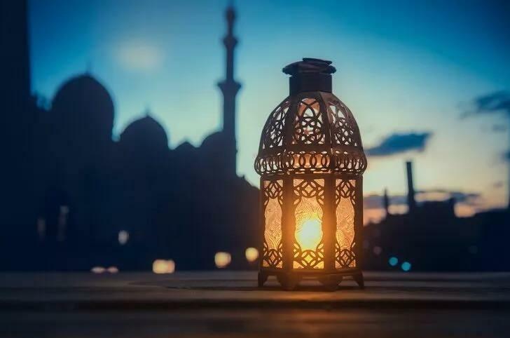 Welchen Platz und welche Bedeutung hat der Monat Ramadan?