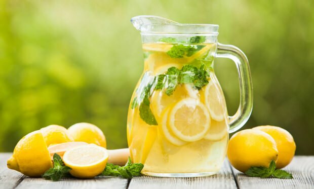 Wie Limonade zu Hause machen? 3 Liter Limonadenrezept aus 1 Zitrone