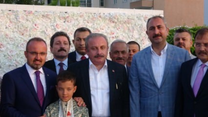 Die politische Welt traf sich bei der Beschneidungszeremonie der Söhne des Vizepräsidenten der AK-Parteigruppe, Bülent Turan