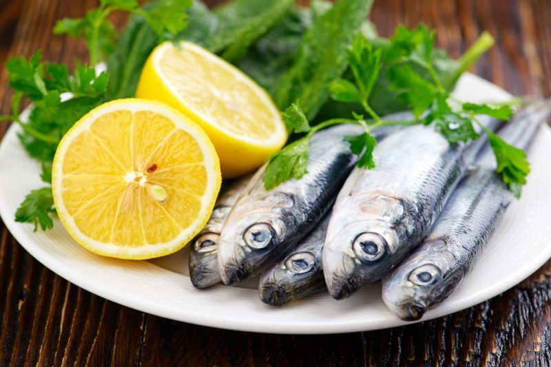 Wie sardine Fisch zu reinigen? So finden Sie heraus, ob eine Sardine frisch ist