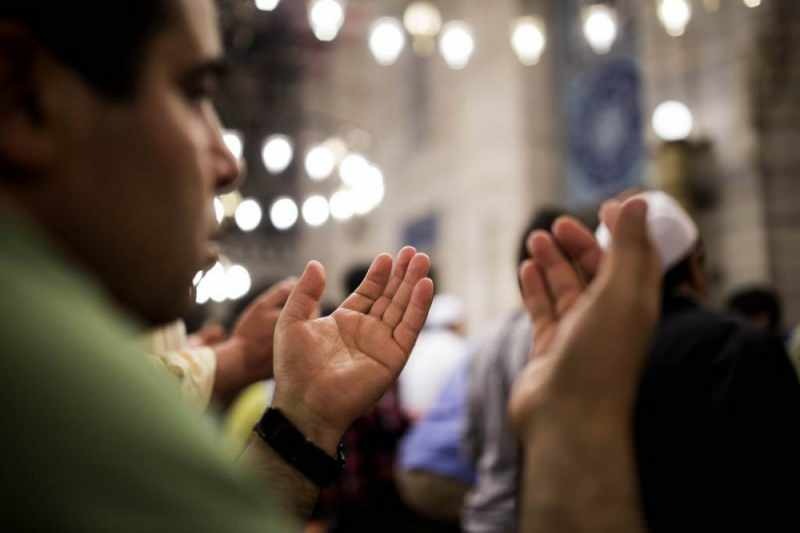 Gebet zwischen Azan und Kamet! Was ist der Anlass Gebet? Gebet, das nach dem Lesen des Adhan gelesen werden soll