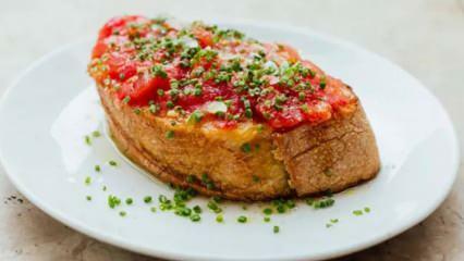 Das unverzichtbare Rezept der spanischen Küche! Wie macht man Pan con Tomate? Rezept für Tomatenbrot