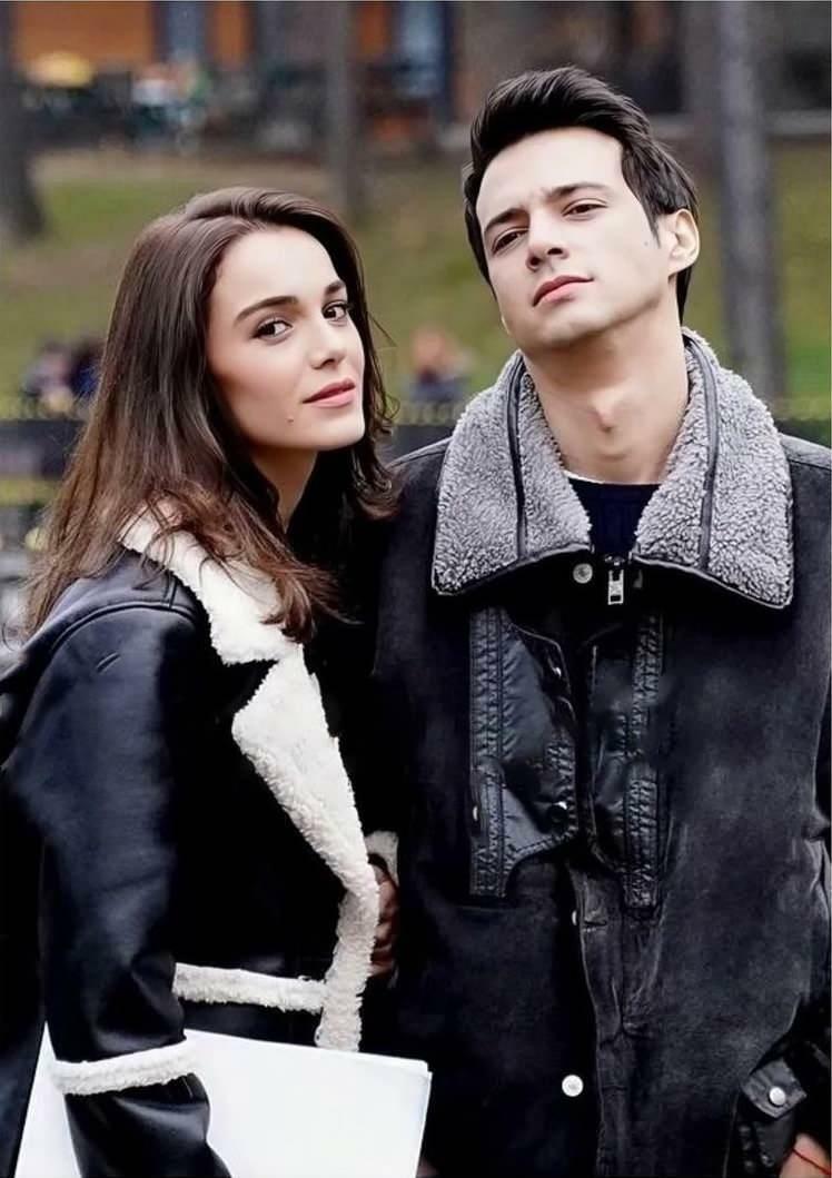 Hafsanur Sancaktutan und Mert Yazıcıoğlu, die Hauptdarsteller der Darmaduman-Serie