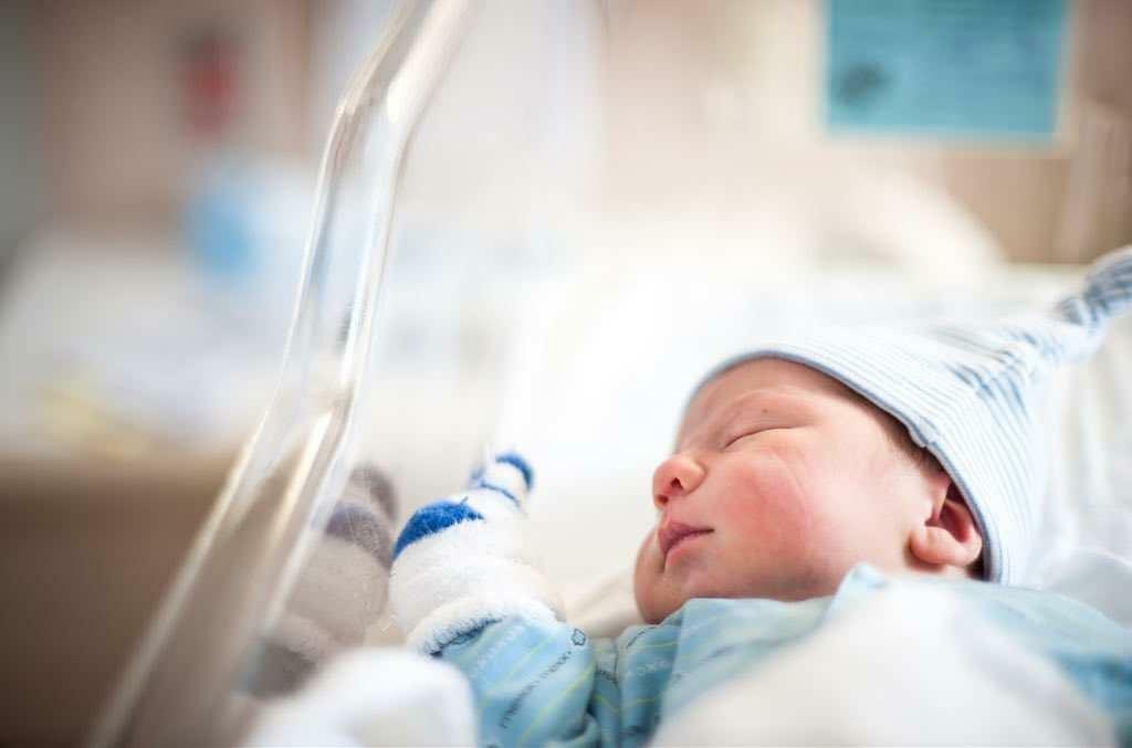 Neugeborenenraten sinken in Japan