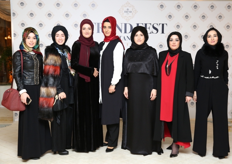 Modedesignerinnen entwerfen für Frauen aus Aleppo