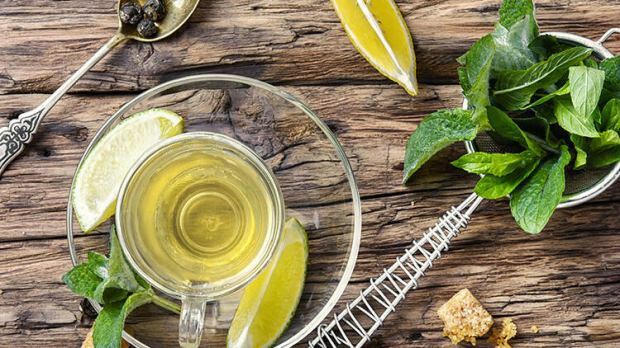 Vorteile des Trinkens von Tee mit Zitrone! Schnelle Gewichtsverlust Methode mit Zitronentee