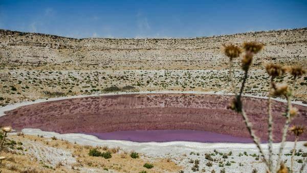 Die Farbe des Meyil Obruk Sees ist rosa geworden!