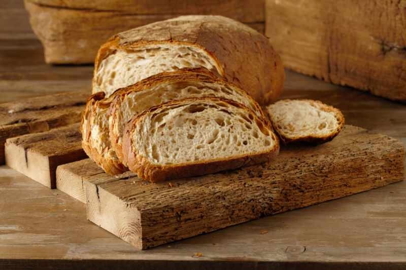 Wie macht man das einfachste Brot? Brotrezept, das lange nicht abgestanden war.. Brot in voller Größe machen