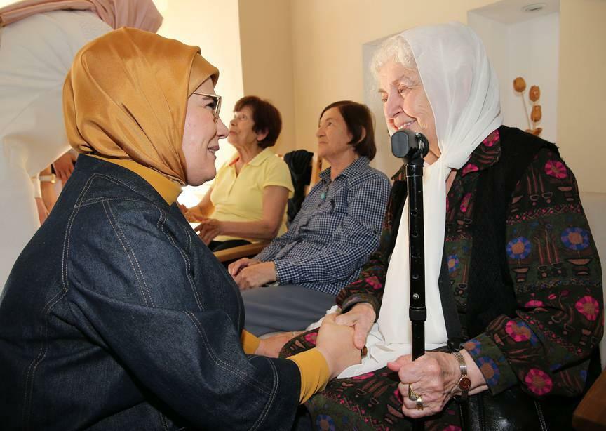 Emine Erdogan feierte den Tag der älteren Menschen am 1. Oktober