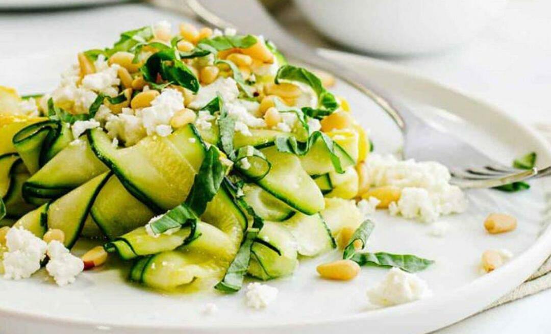 Wie macht man Zucchinisalat mit Erdnüssen? Dieser Salat hält sechs Stunden lang satt!