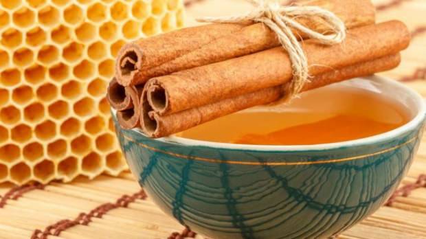Wird es durch den Verzehr von Honig und Zimt geschwächt? Tolle Heilung, um Gewicht zu verlieren!