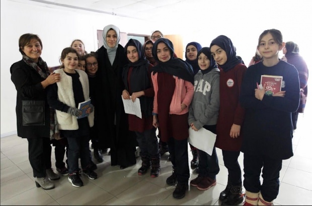 Esra Albayrak bei der Abzeichenzeremonie des Visionary Goals for Girls-Projekts!