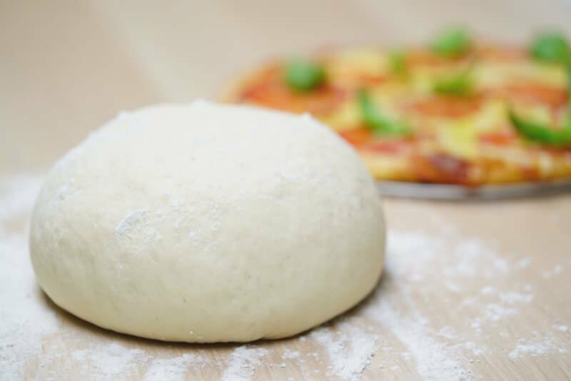 Wie wird Pizzateig hergestellt? Der Trick, um originellen Pizzateig zu machen