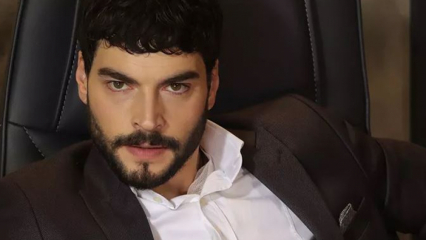Akın Akınözü erhielt die Auszeichnung 'Handsome Male Actor'!