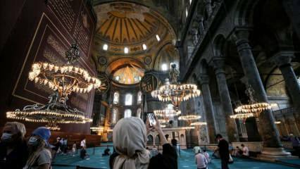Freude am Ramadan nach 87 Jahren in der Hagia Sophia-i Kebir Moschee Şerifi