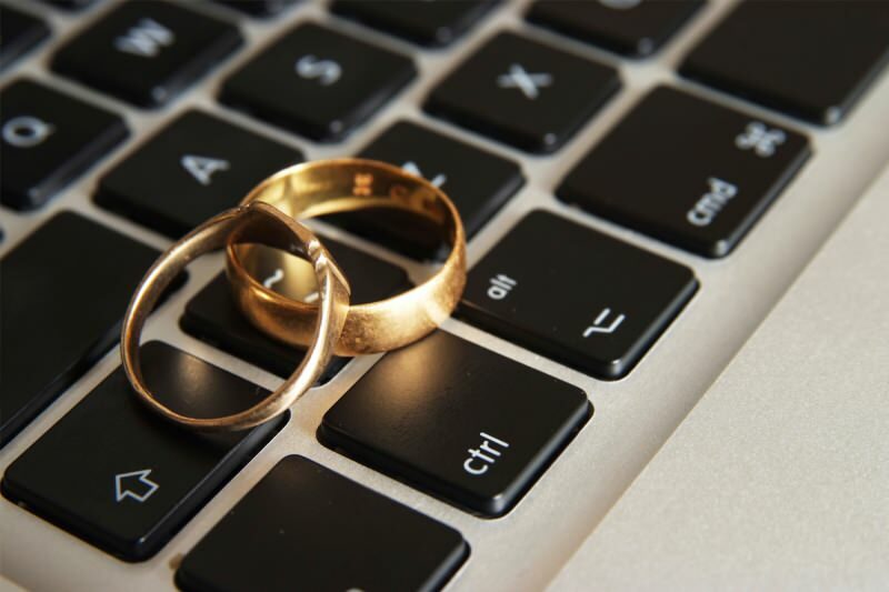 Ist eine Internet-Ehe zulässig? Heiraten, indem Sie sich online treffen