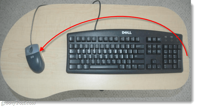 Stellen Sie die Maus links von der Tastatur ein