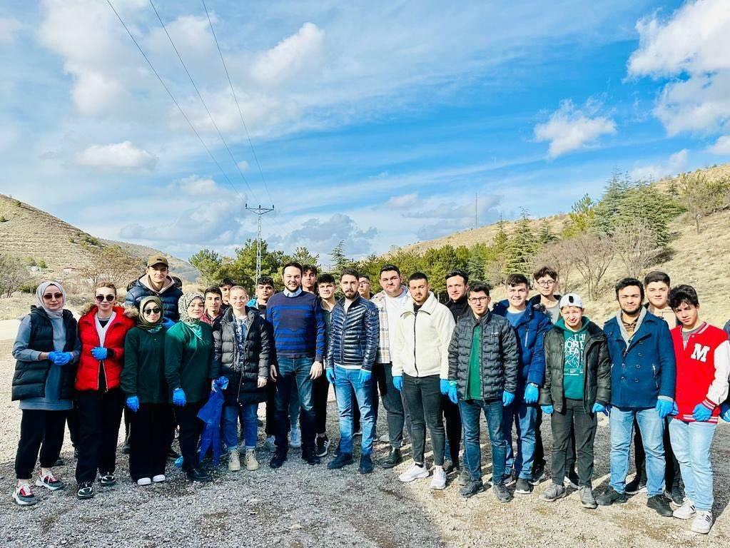 Junge Menschen in Ankara haben ihre Arbeit im Rahmen des Zero-Waste-Projekts aufgenommen