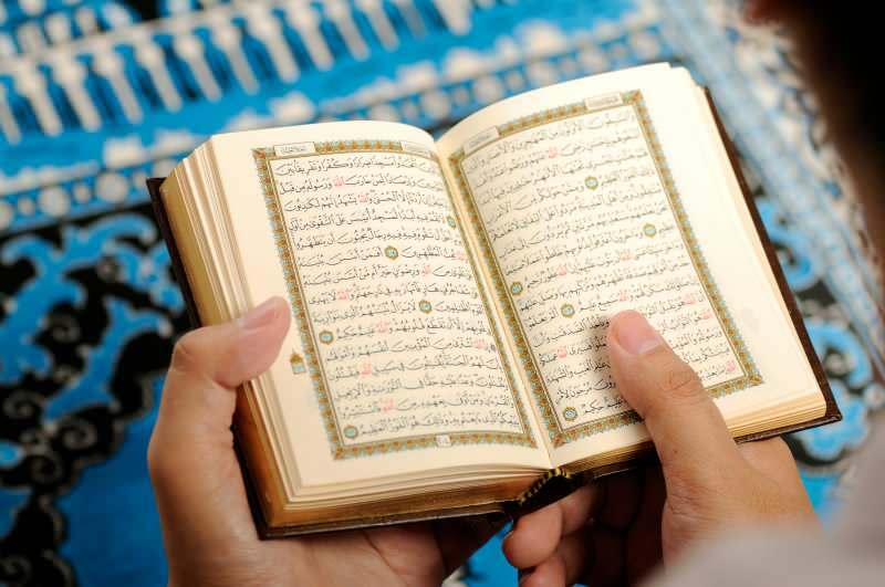 Wie soll der Koran gelesen werden? Was sind die Tugenden beim Lesen des Korans?