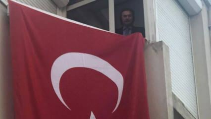 Orhan Gencebay las die Nationalhymne aus dem Fenster seines Hauses