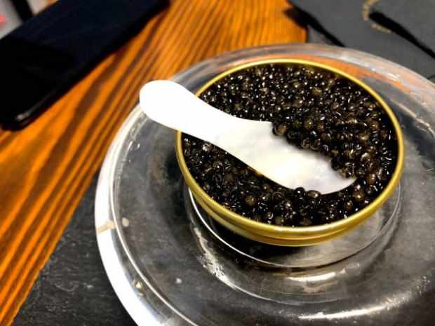 So entfernen Sie Fischkaviar
