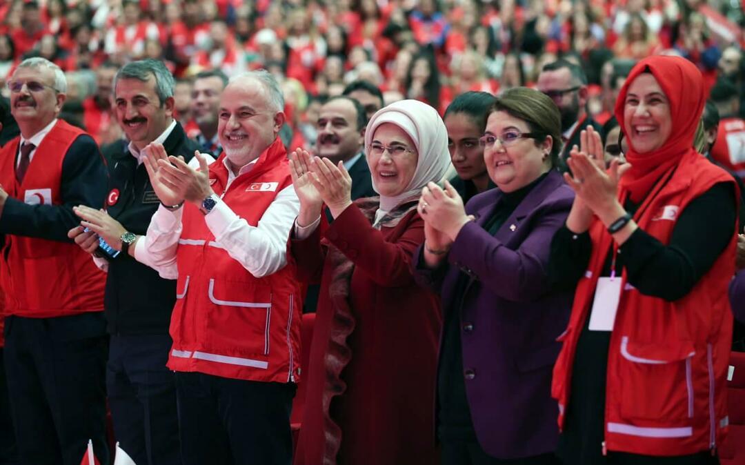 Emine Erdoğan sprach bei der Red Vest International Volunteering Award Ceremony