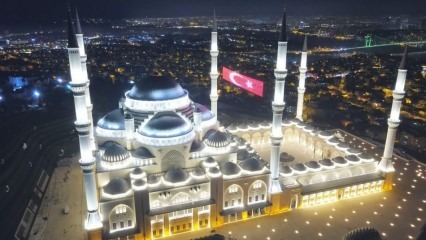 Die letzten Vorbereitungen in der Çamlıca-Moschee sind abgeschlossen! Der erste Adhan wird am Donnerstag gelesen