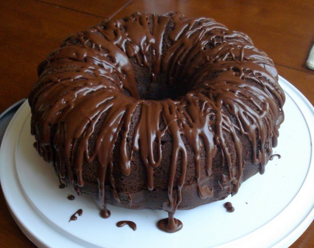 Das einfachste Schokoladenkuchenrezept! Wie macht man einen Schokoladenkuchen? Schokoladenkuchen mit weniger Belag