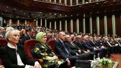 Emine Erdoğan gratulierte den Künstlern, die den Presidential Culture and Art Award erhalten haben