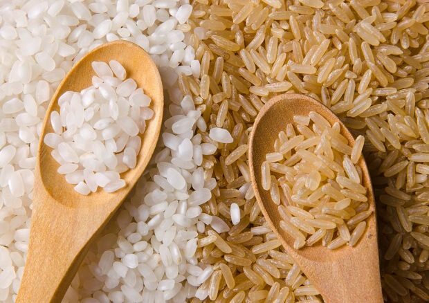 Brauner Reis mit weißem Reis