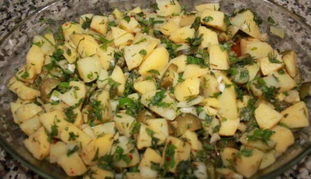 Wie macht man leckeren Kartoffelsalat?