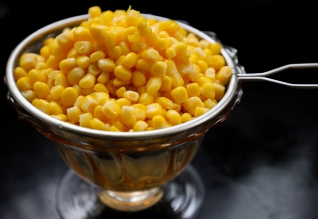 Wie macht man Mais in Gläsern zu Hause? Was ist der Trick?