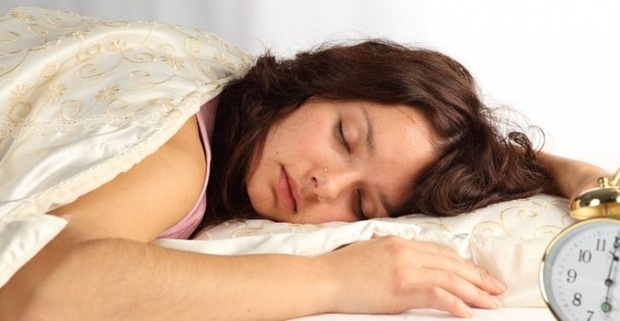 Bedingungen, die nachts im Schlaf zum Schwitzen führen