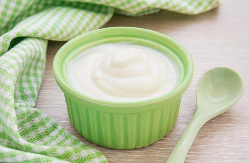 Wann wird Joghurt an Babys verabreicht? Wie kann man einem 6 Monate alten Baby Joghurt geben?
